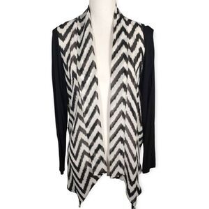 CHRISTOPHER & BANKS BLACK & WHITE CHEVERON PRINT CARDIGAN SZ.S EUC